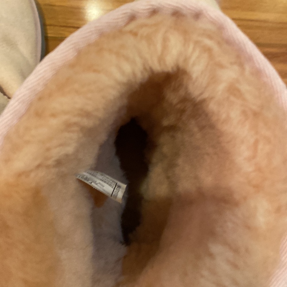 UGG CLASSIC SHORT BOOTS CREAM AND TAN SIZE 6 - Picture 5 of 7